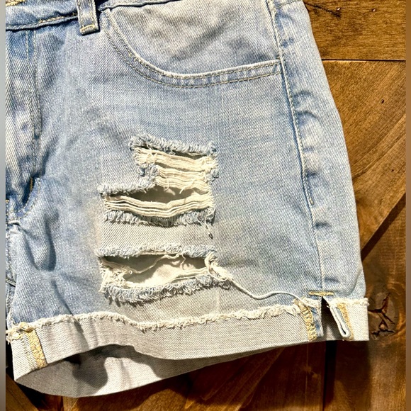 EUC Like New KanCan Light Wash Cuffed Denim Shorts - Picture 4 of 14